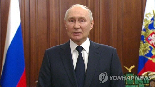 블라디미르 푸틴 러시아 대통령이 26일(현지시간) TV 연설을 통해 최근 반란사태에 대해 발언하고 있다. [크렘린궁 홈페이지 캡처. 모스크바 로이터=연합뉴스]